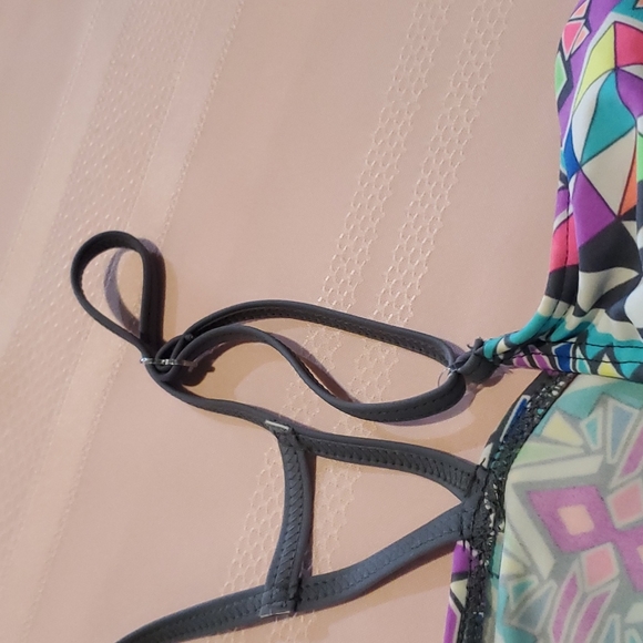 Malibu Barbie neon bikini top - Picture 3 of 9